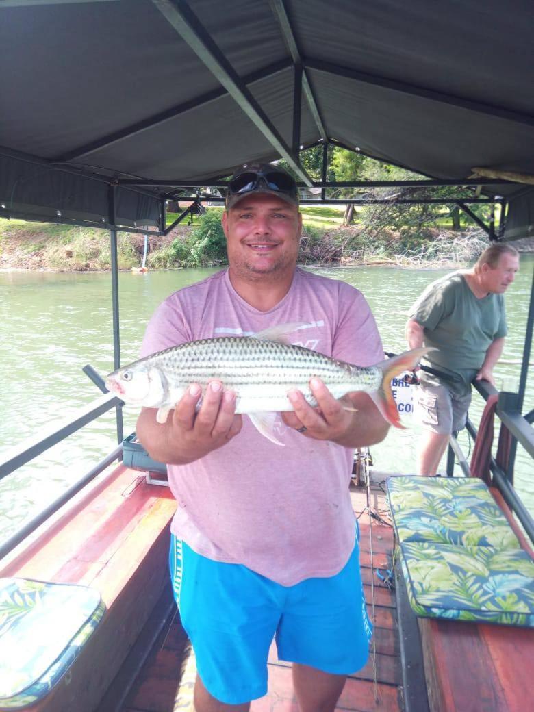 Hippo Retreat & Tiger Fishing Komatipoort Exterior photo
